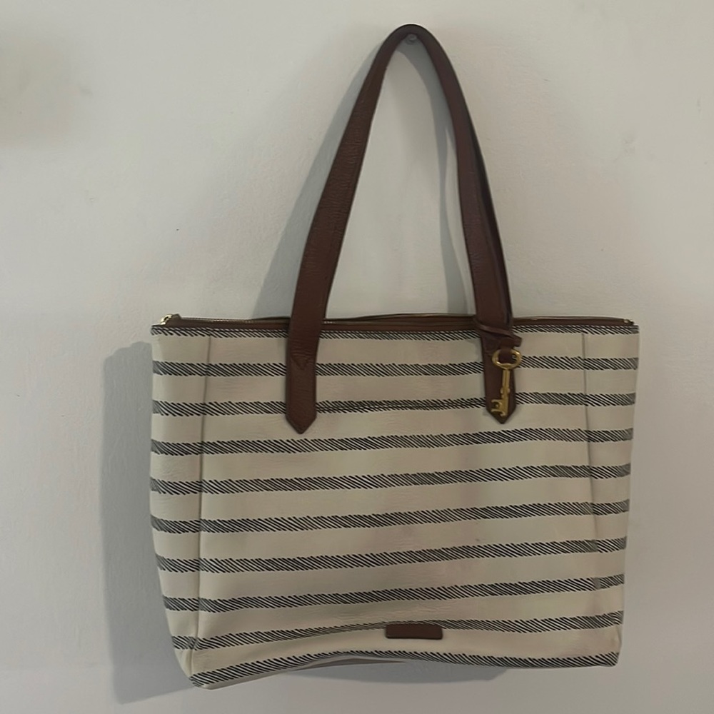 Fossil purse